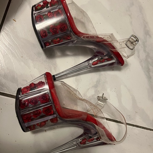 Pleasers with roses - Picture 3 of 3